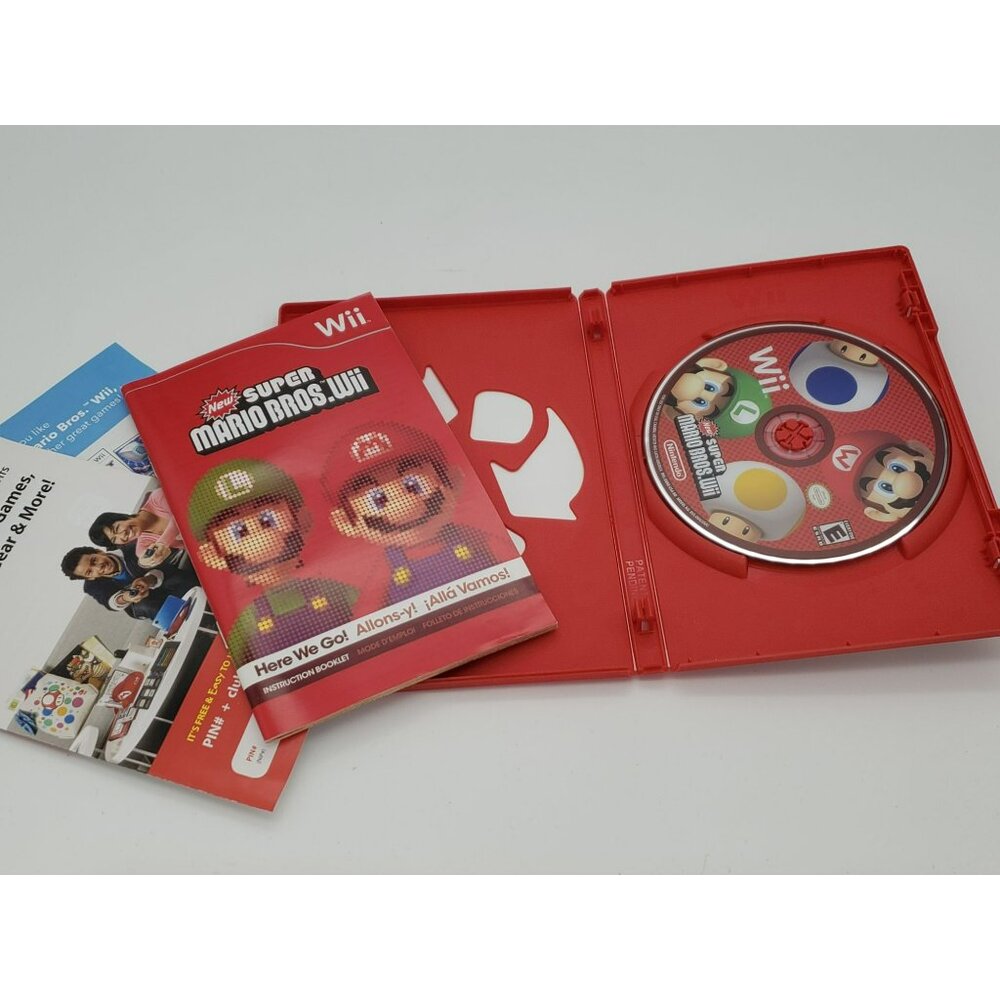 New Super Mario Bros Wii Game in Case with Book, Rated E, 2009, No Scratches - Picture 5 of 7